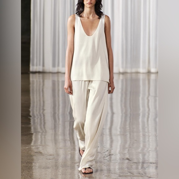 BNWT 2 pc. Pleated jacket & pants set. Size S. - Picture 5 of 7